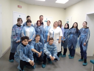 16 декабря 2022 года учащиеся МБОУ «ООШ№16» и МБОУ «ООШ№10»  посетили профориентационное мероприятие в медицинском центре «Лабвита».